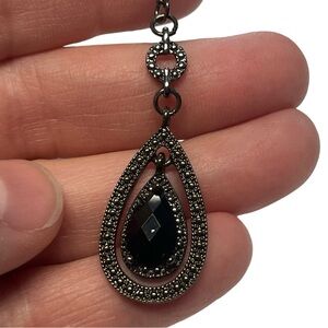 1928 Black Teardrop Pendant Necklace Silver Toned Accents 16" Chain 3" Extender
